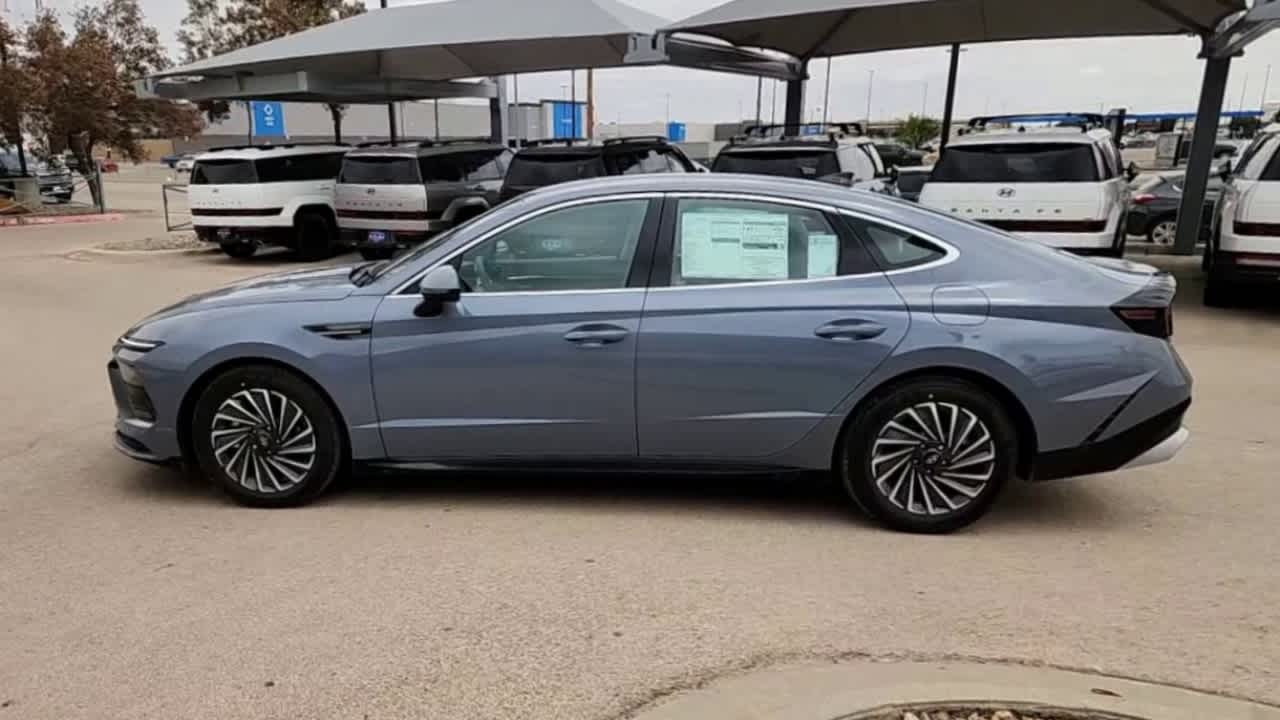 new 2025 Hyundai Sonata Hybrid car, priced at $32,995