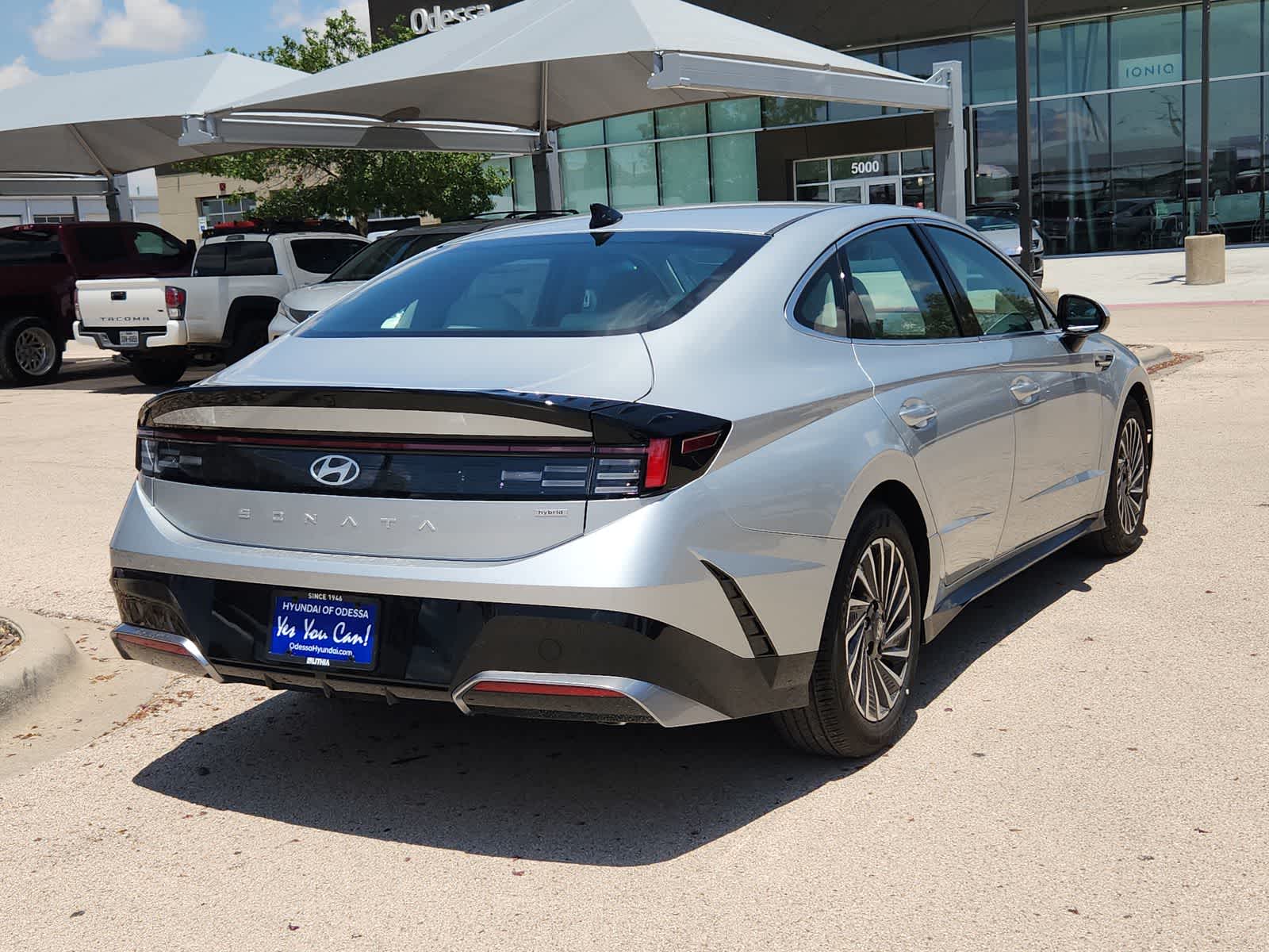 new 2025 Hyundai Sonata Hybrid car, priced at $33,080