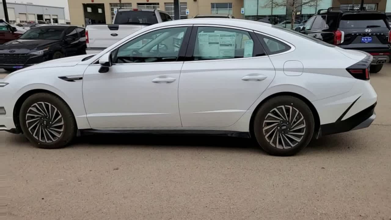 new 2025 Hyundai Sonata Hybrid car, priced at $33,385