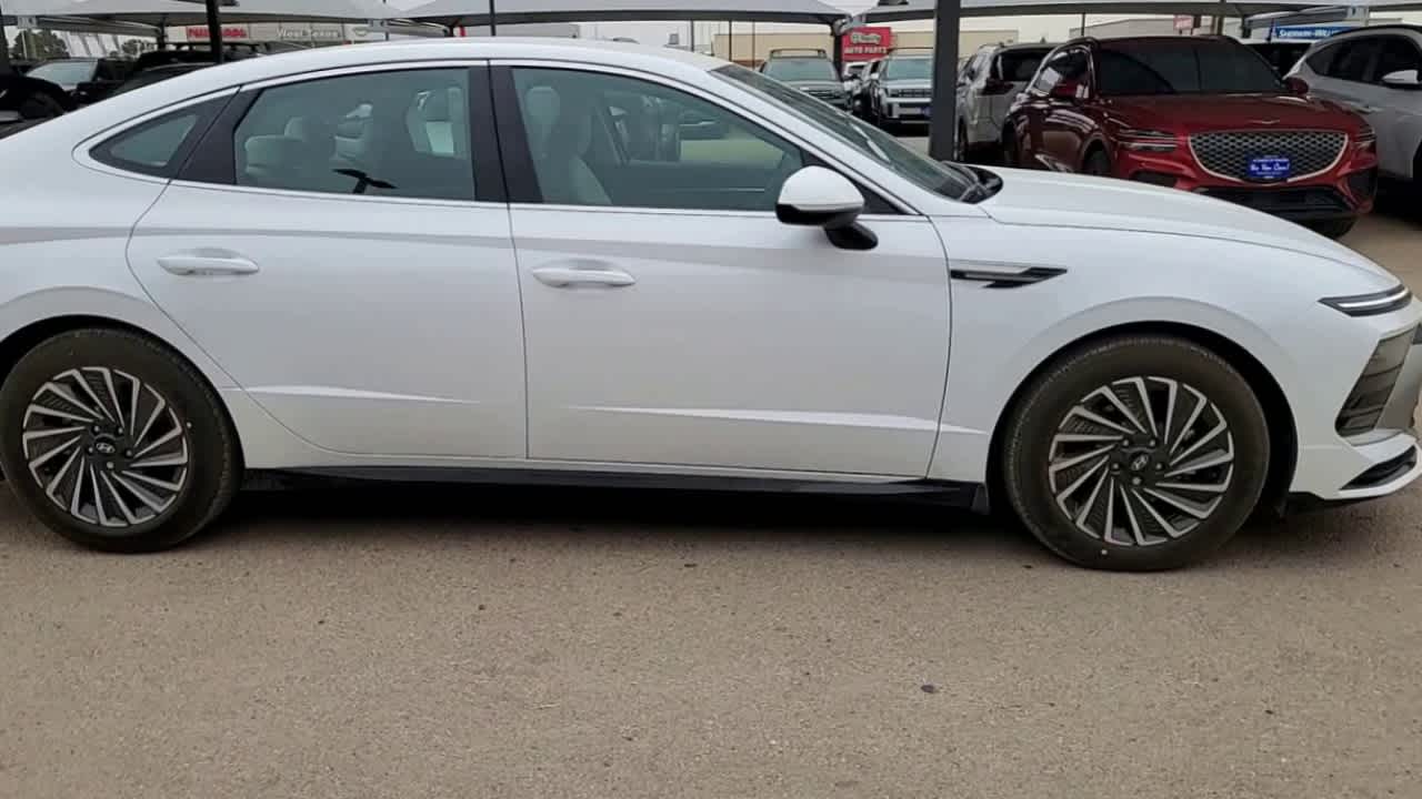 new 2025 Hyundai Sonata Hybrid car, priced at $33,385