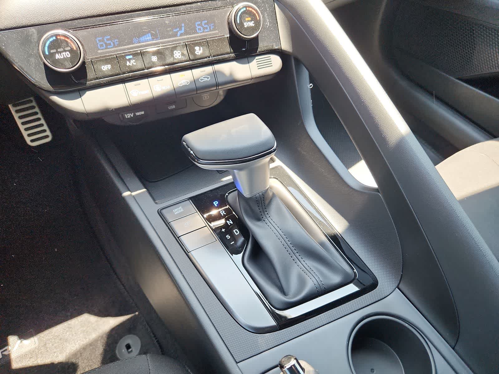 new 2025 Hyundai Elantra car, priced at $25,020