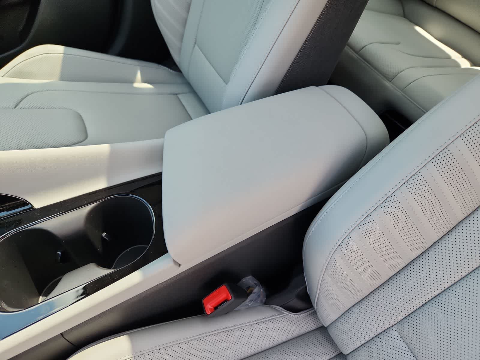 new 2025 Hyundai Elantra Hybrid car, priced at $30,600