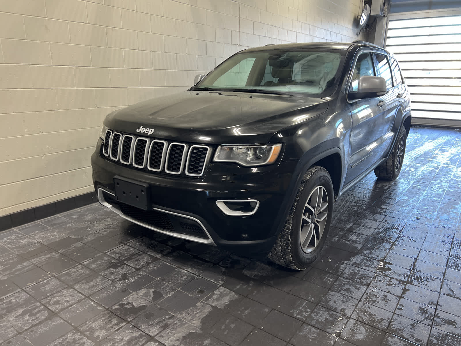 used 2021 Jeep Grand Cherokee car, priced at $31,901