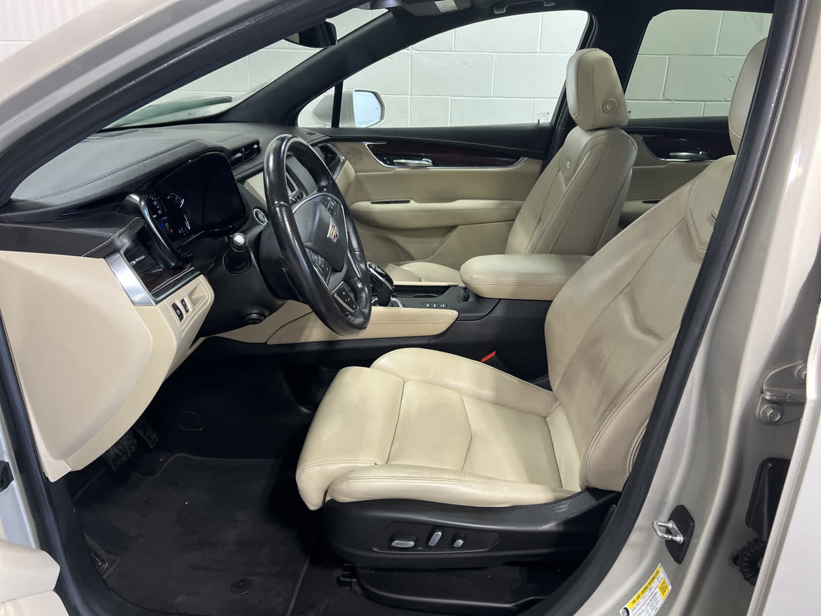 used 2017 Cadillac XT5 car, priced at $21,501