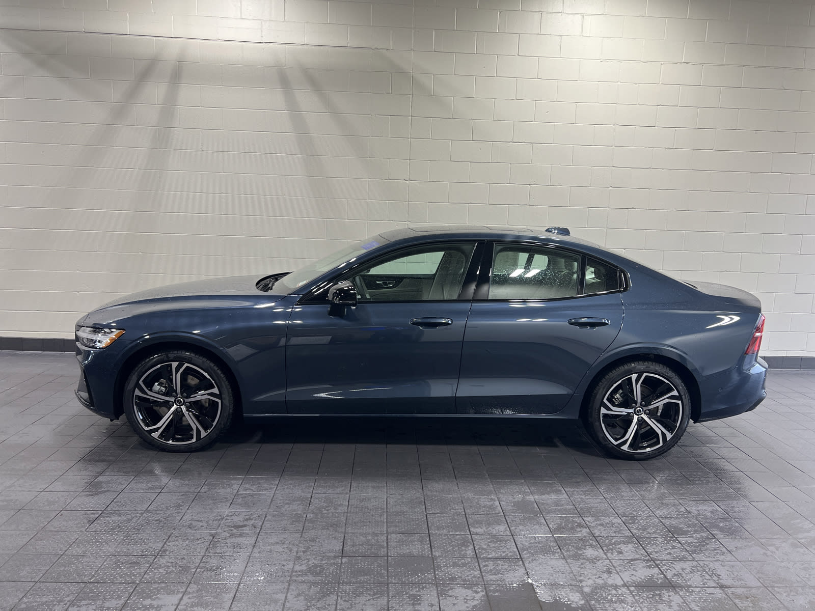 new 2024 Volvo S60 car, priced at $48,195
