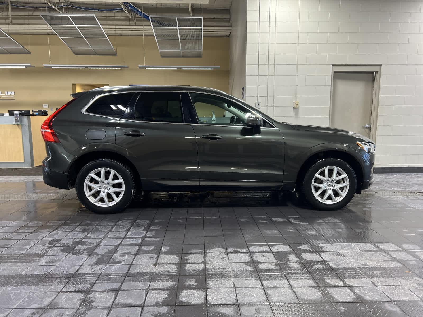 used 2018 Volvo XC60 car, priced at $21,501