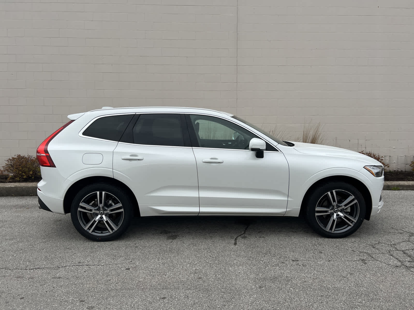 used 2021 Volvo XC60 car, priced at $35,401