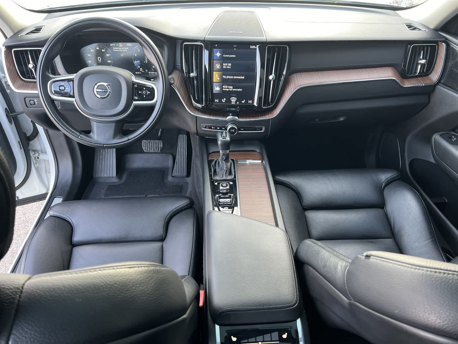 used 2020 Volvo XC60 car, priced at $32,901