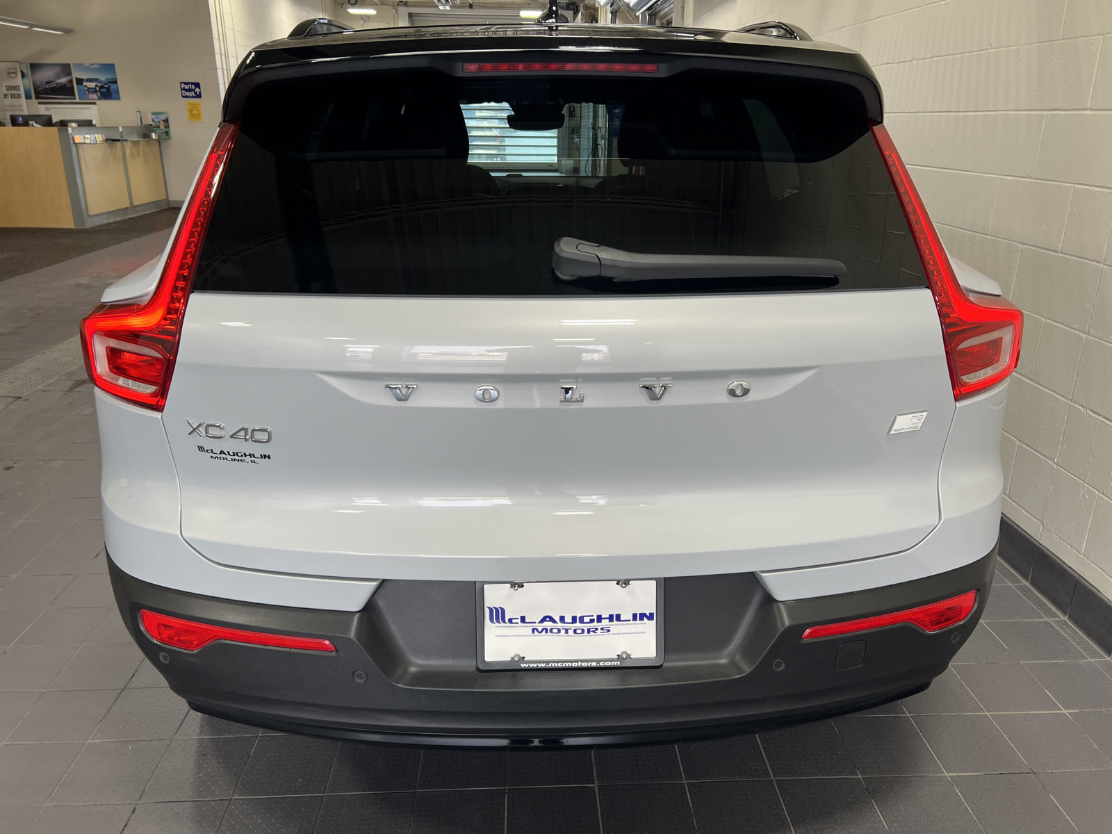 used 2021 Volvo XC40 car, priced at $37,401