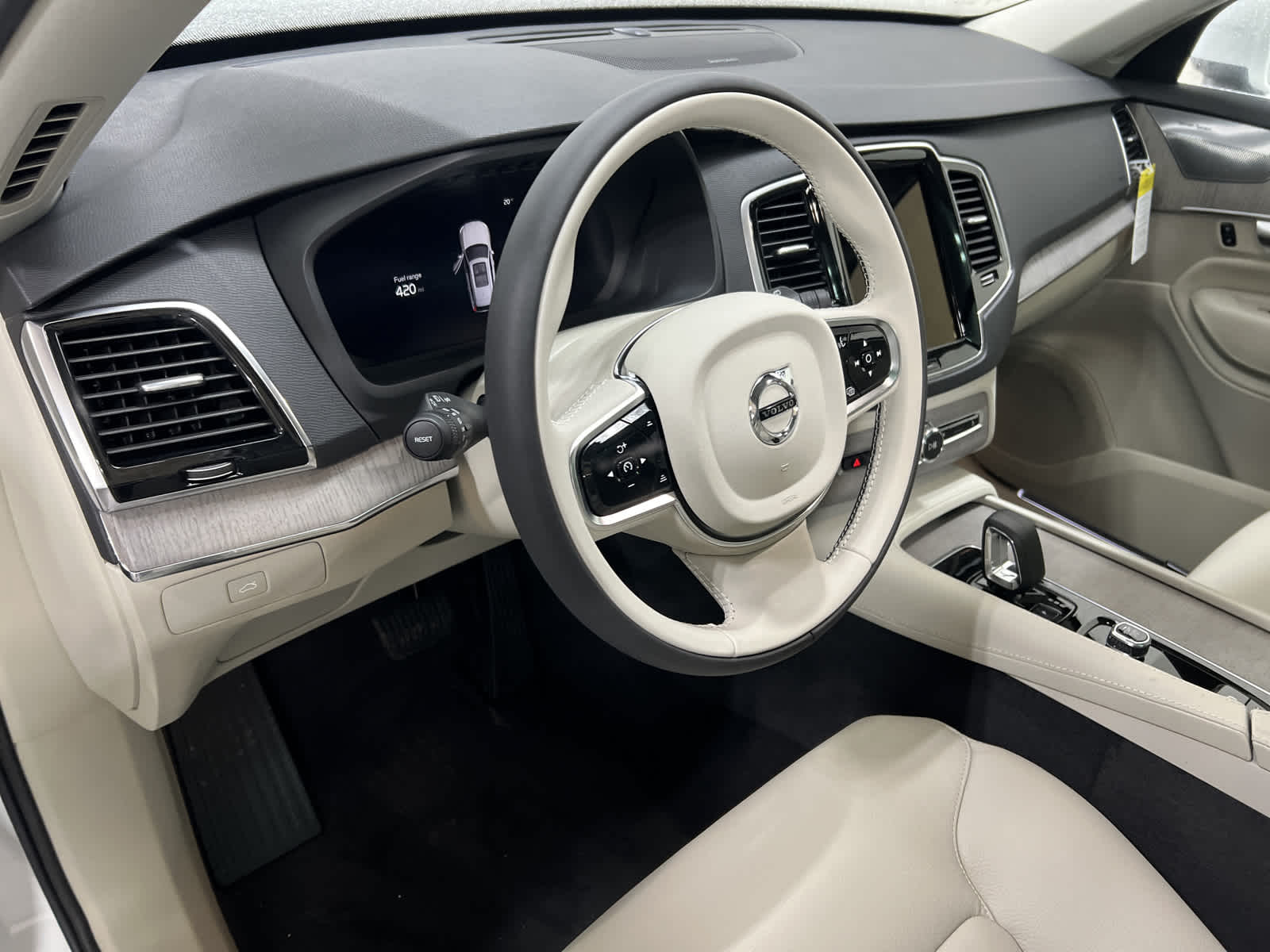 new 2024 Volvo XC90 car, priced at $63,915