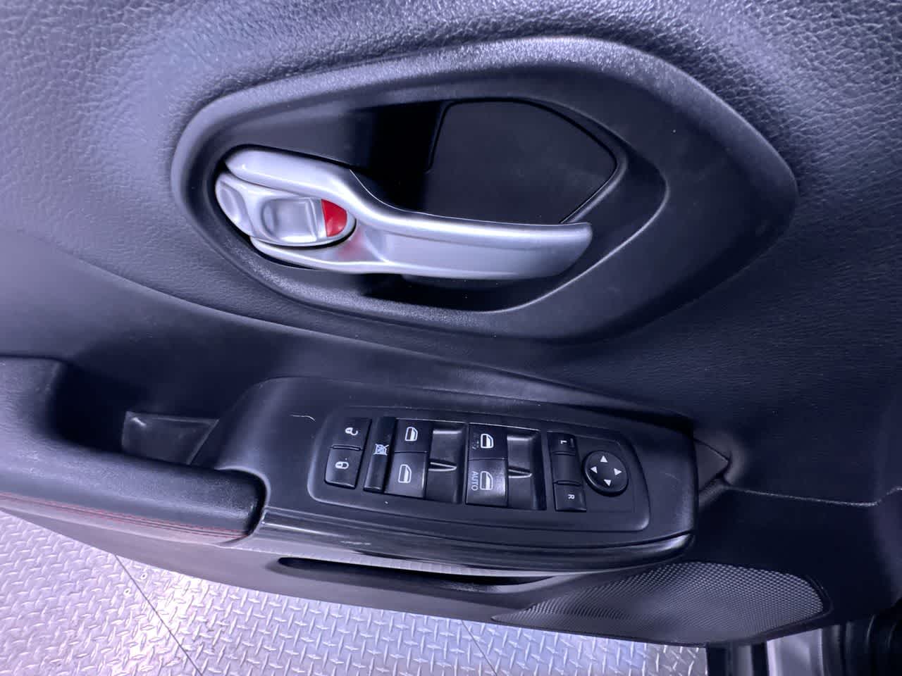 used 2015 Jeep Cherokee car, priced at $5,777