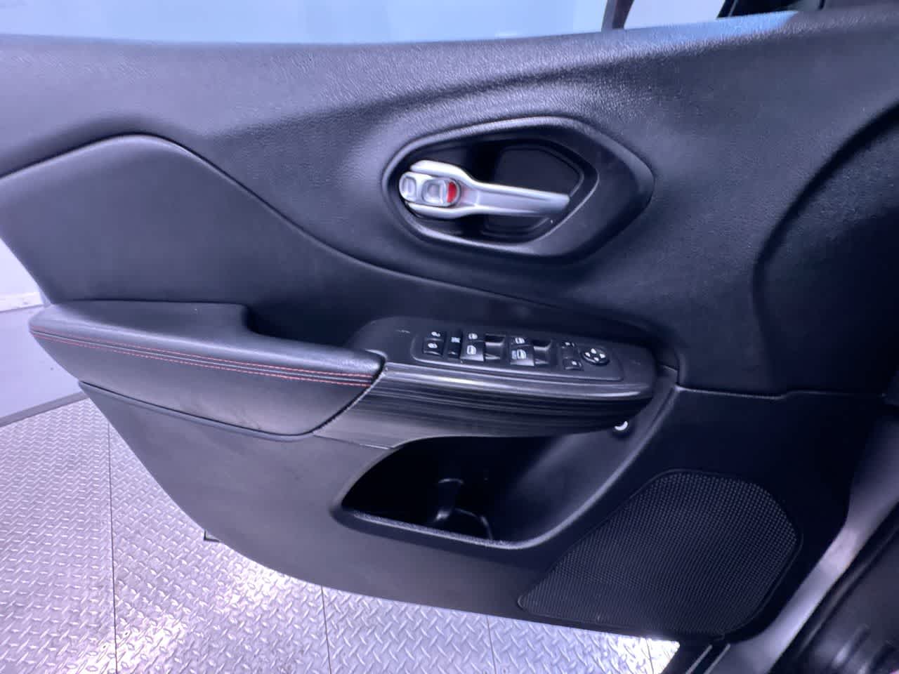 used 2015 Jeep Cherokee car, priced at $5,777