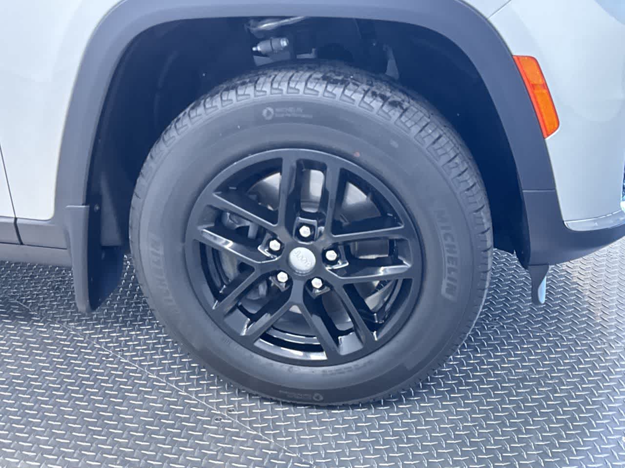 used 2024 Jeep Grand Cherokee L car, priced at $32,777