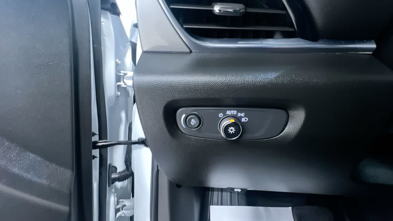 used 2022 Chevrolet Traverse car, priced at $31,995