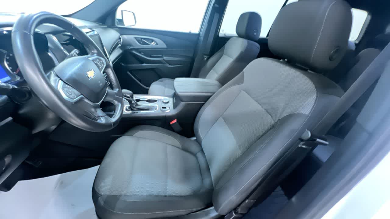 used 2022 Chevrolet Traverse car, priced at $31,995