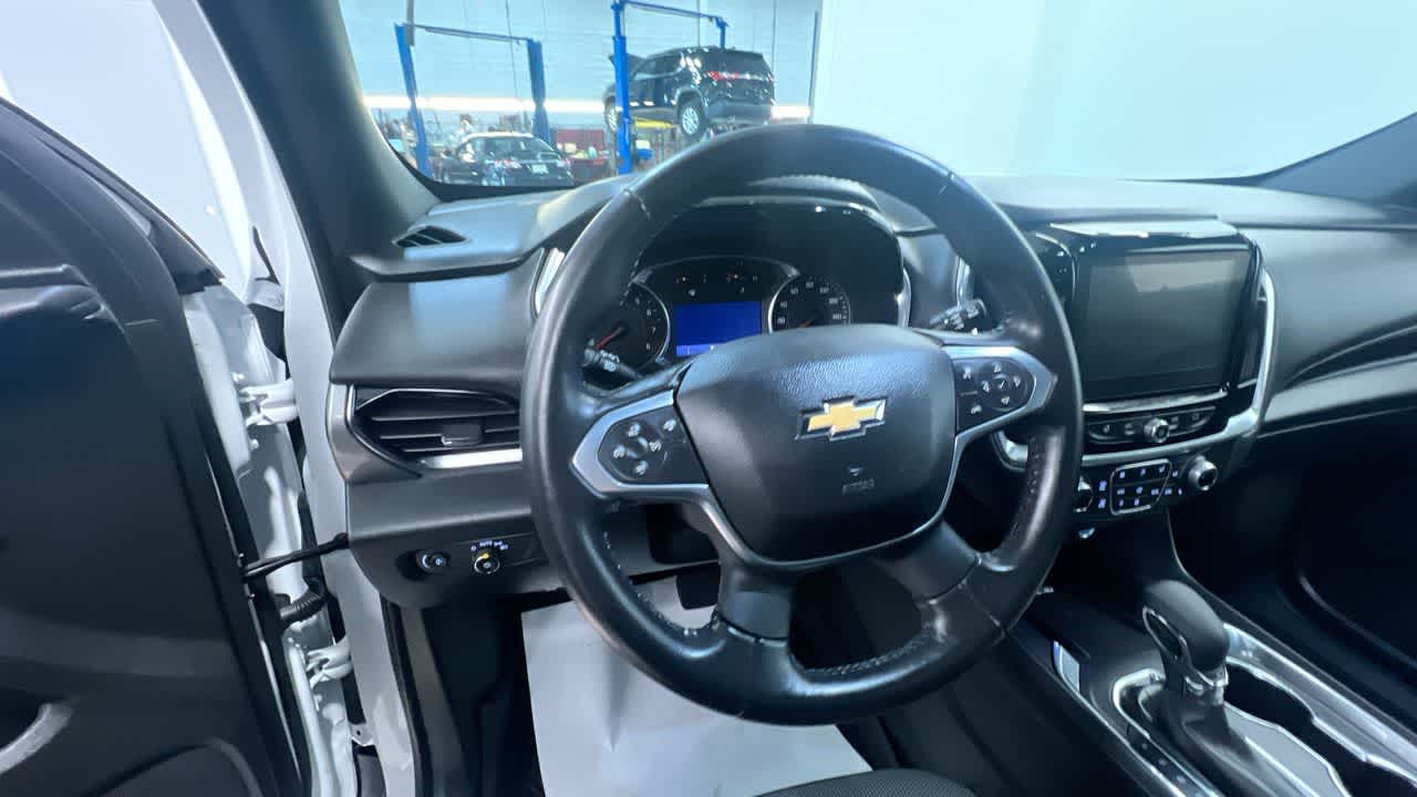 used 2022 Chevrolet Traverse car, priced at $31,995