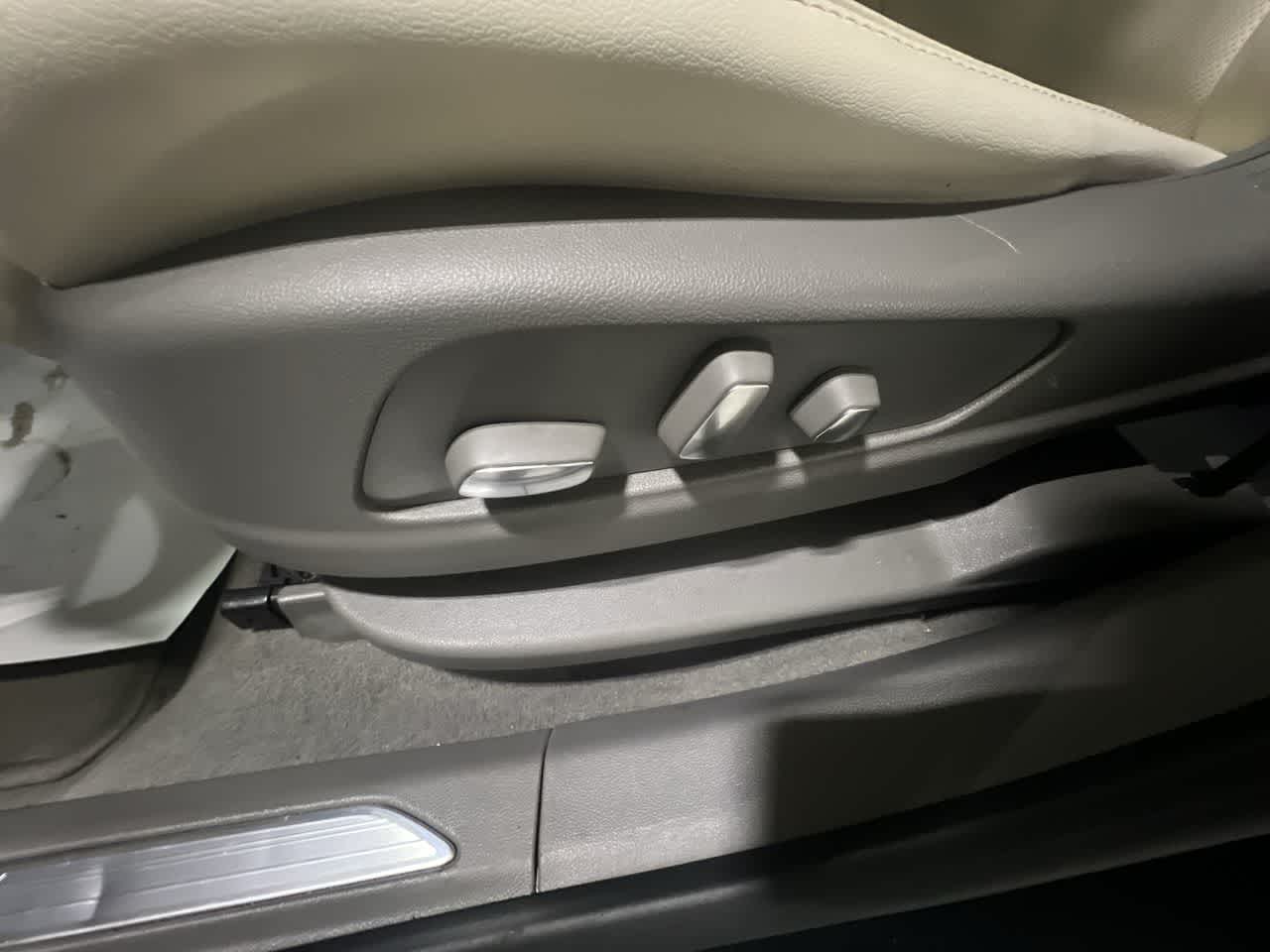 used 2017 Cadillac XT5 car, priced at $15,777