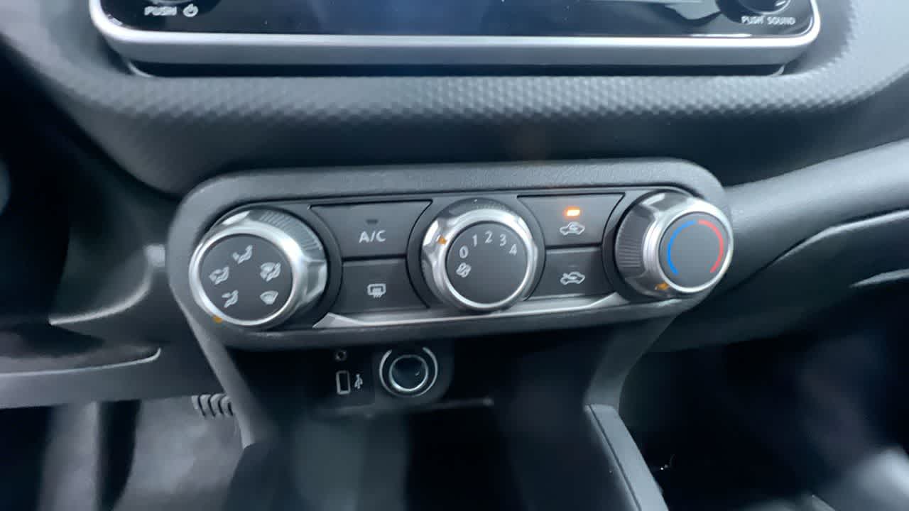 new 2025 Nissan Kicks Play car, priced at $22,857
