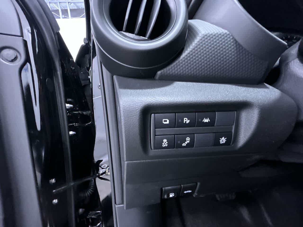 new 2025 Nissan Kicks Play car, priced at $22,934