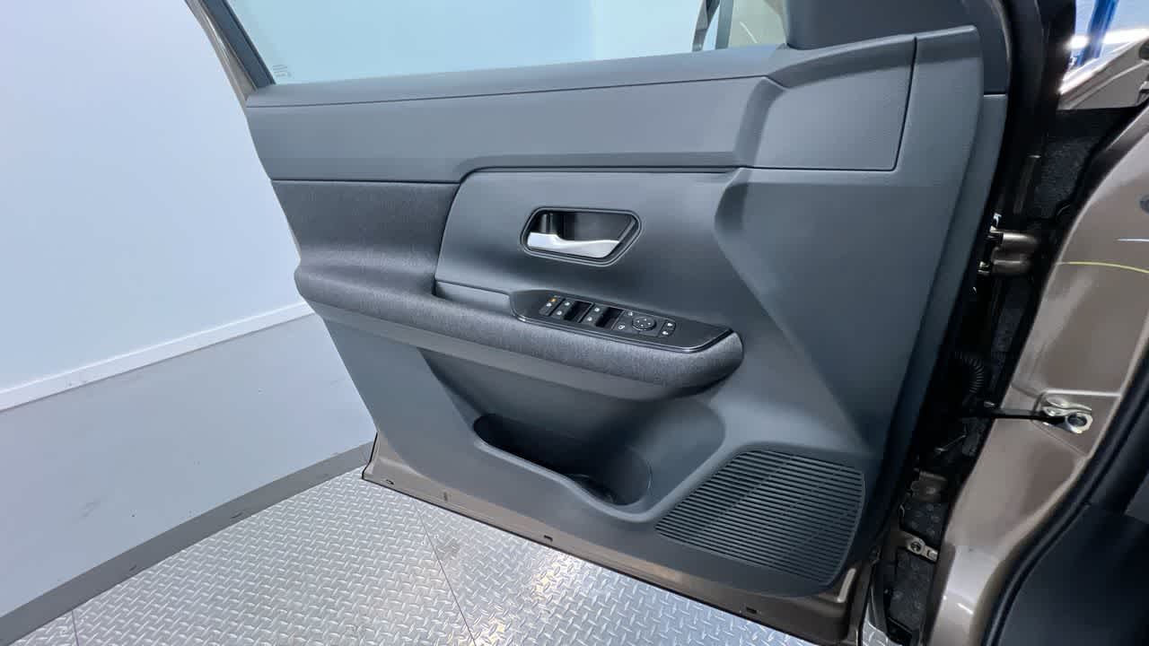 new 2025 Nissan Kicks car, priced at $26,184