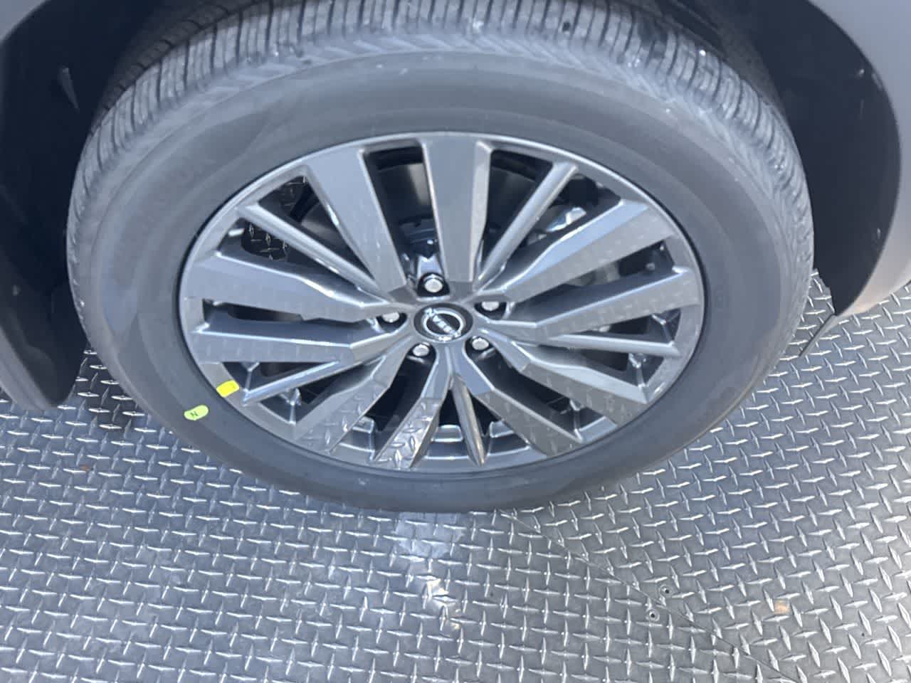 new 2025 Nissan Pathfinder car, priced at $49,925