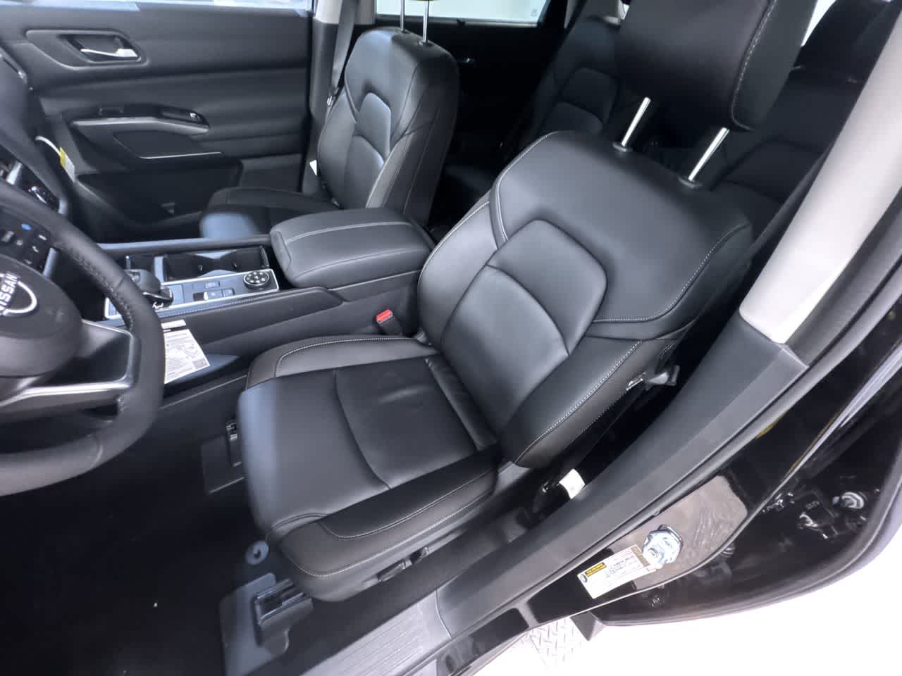 new 2025 Nissan Pathfinder car, priced at $49,925
