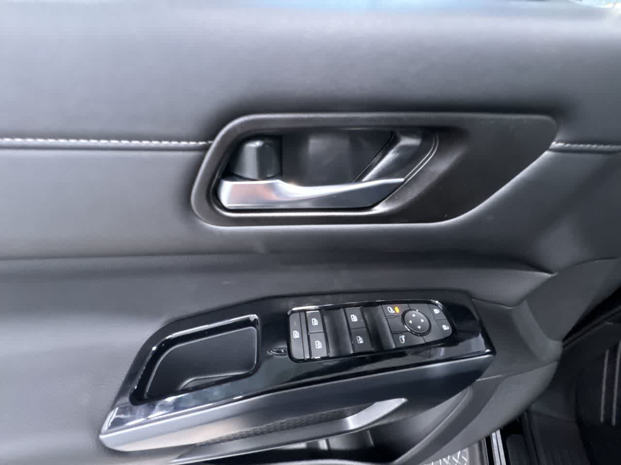 new 2025 Nissan Pathfinder car, priced at $49,925