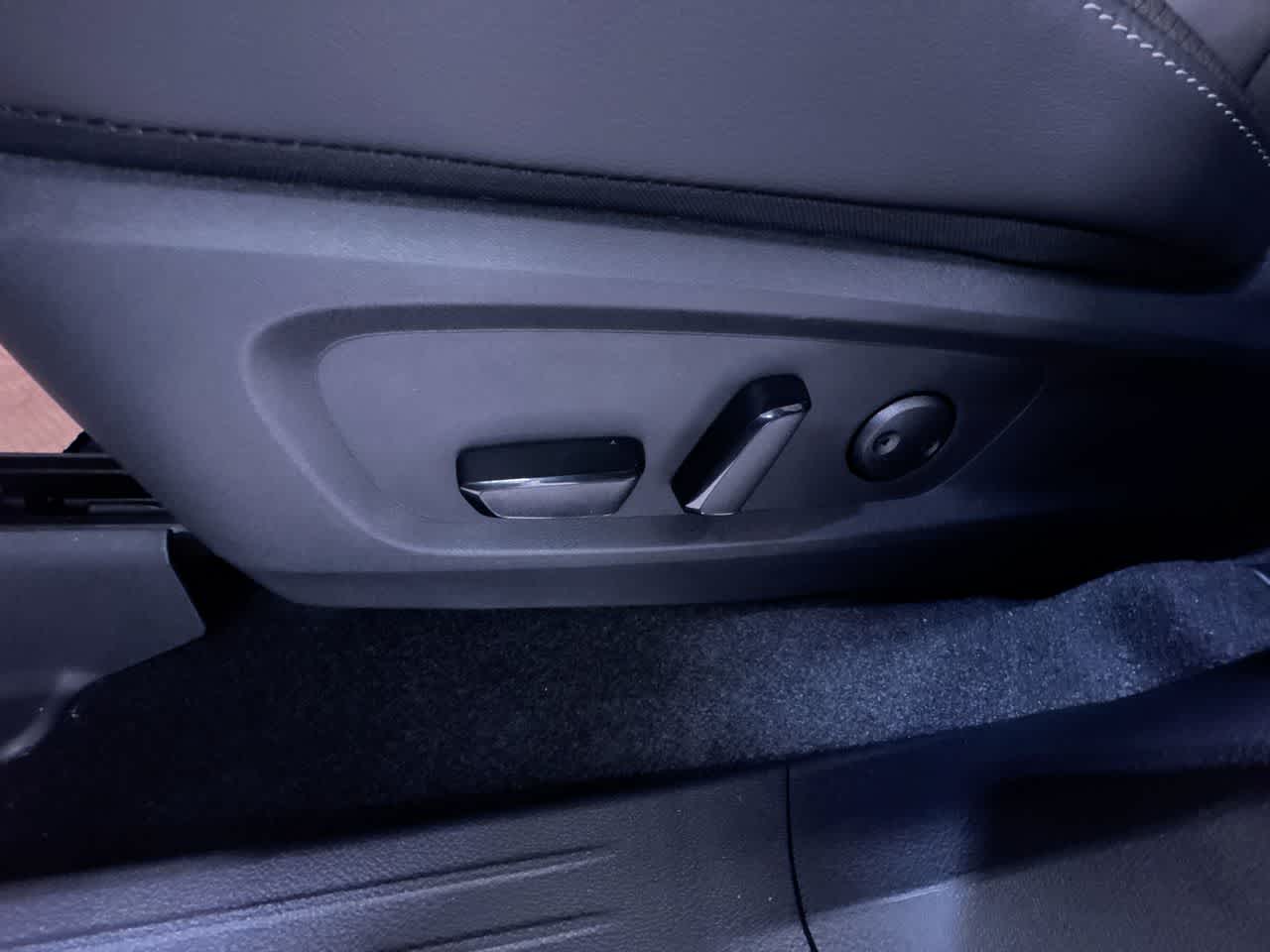 new 2025 Nissan Pathfinder car, priced at $40,982