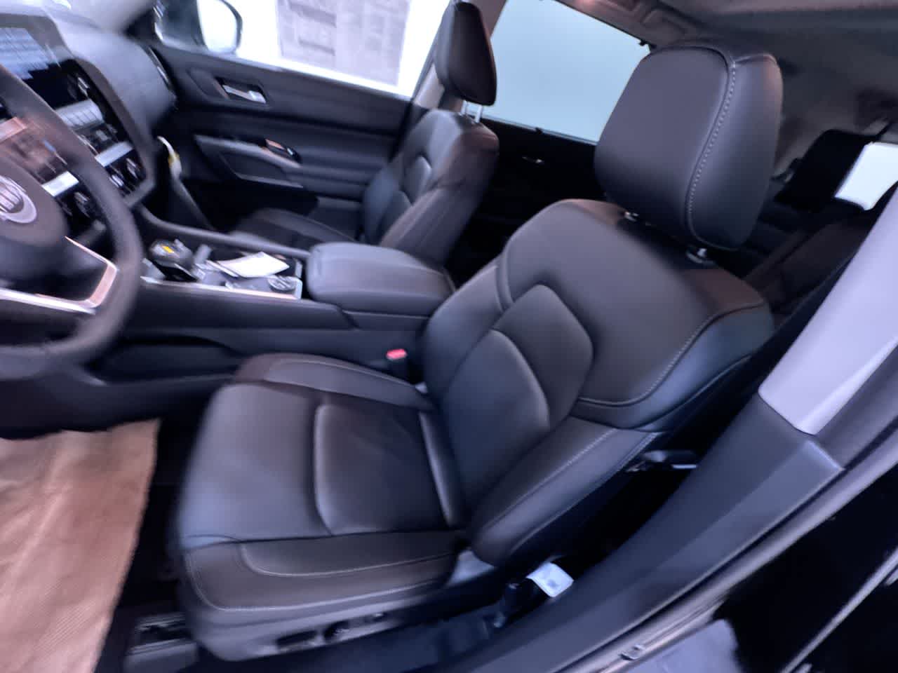 new 2025 Nissan Pathfinder car, priced at $40,982