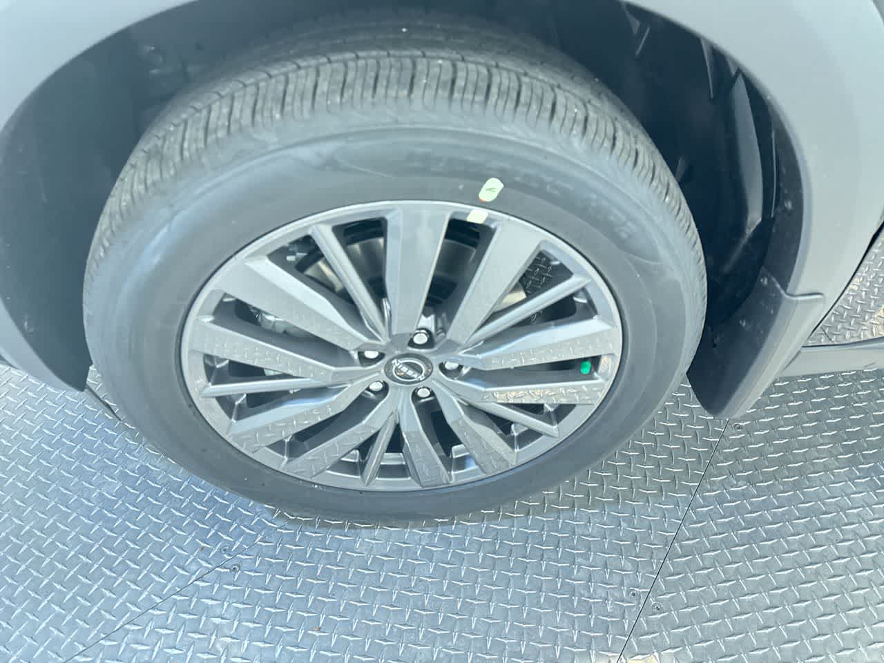 new 2025 Nissan Pathfinder car, priced at $40,982