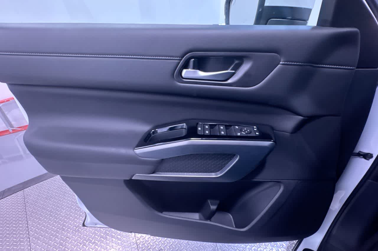 new 2025 Nissan Pathfinder car, priced at $50,885