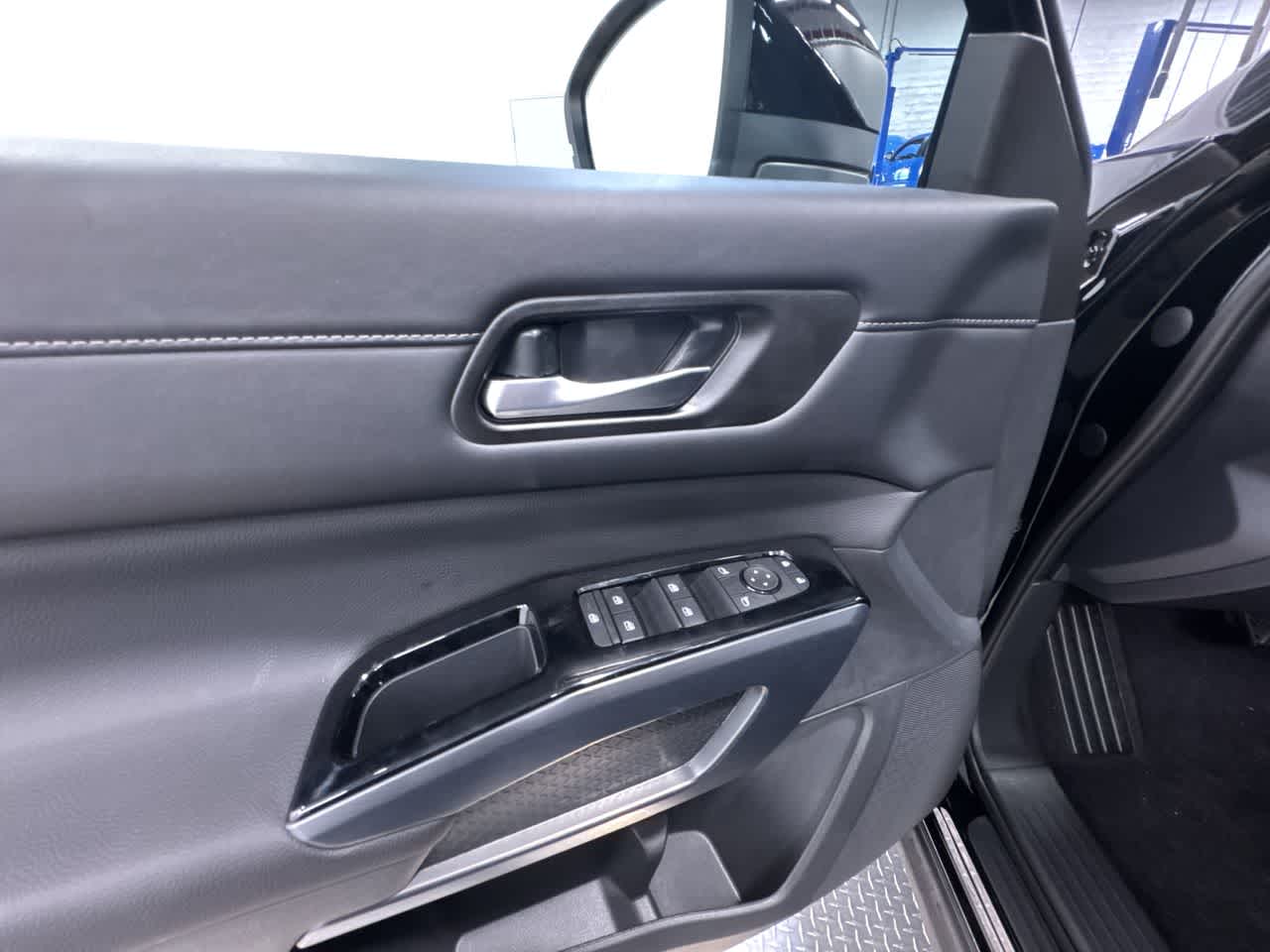 new 2025 Nissan Pathfinder car, priced at $49,925