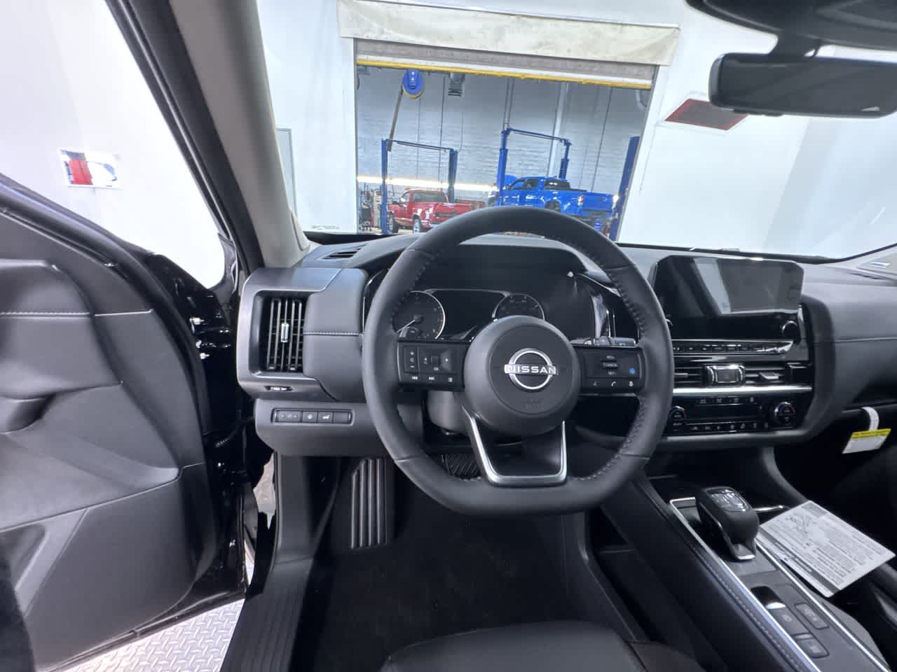 new 2025 Nissan Pathfinder car, priced at $49,925