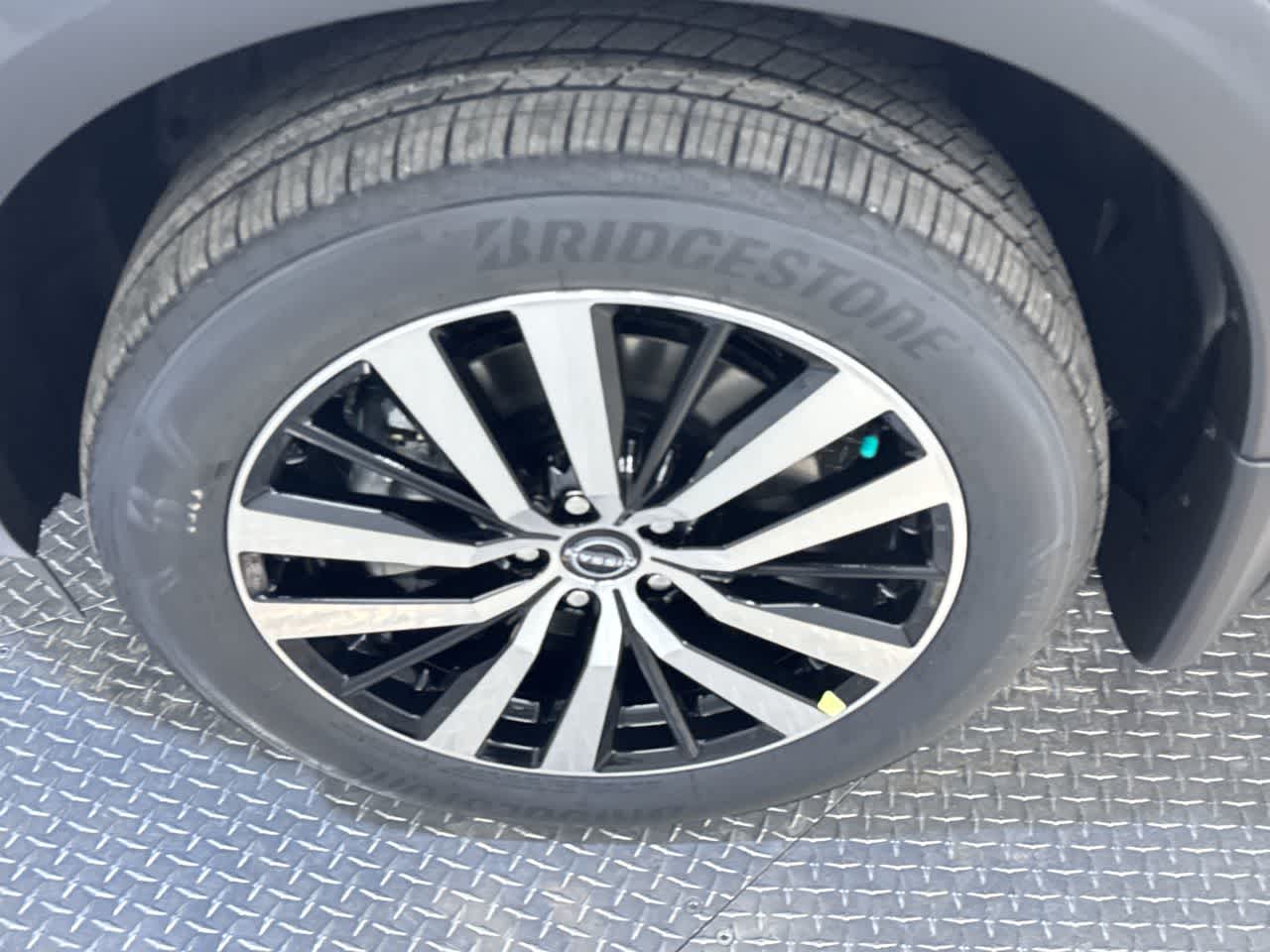 new 2025 Nissan Pathfinder car, priced at $44,086