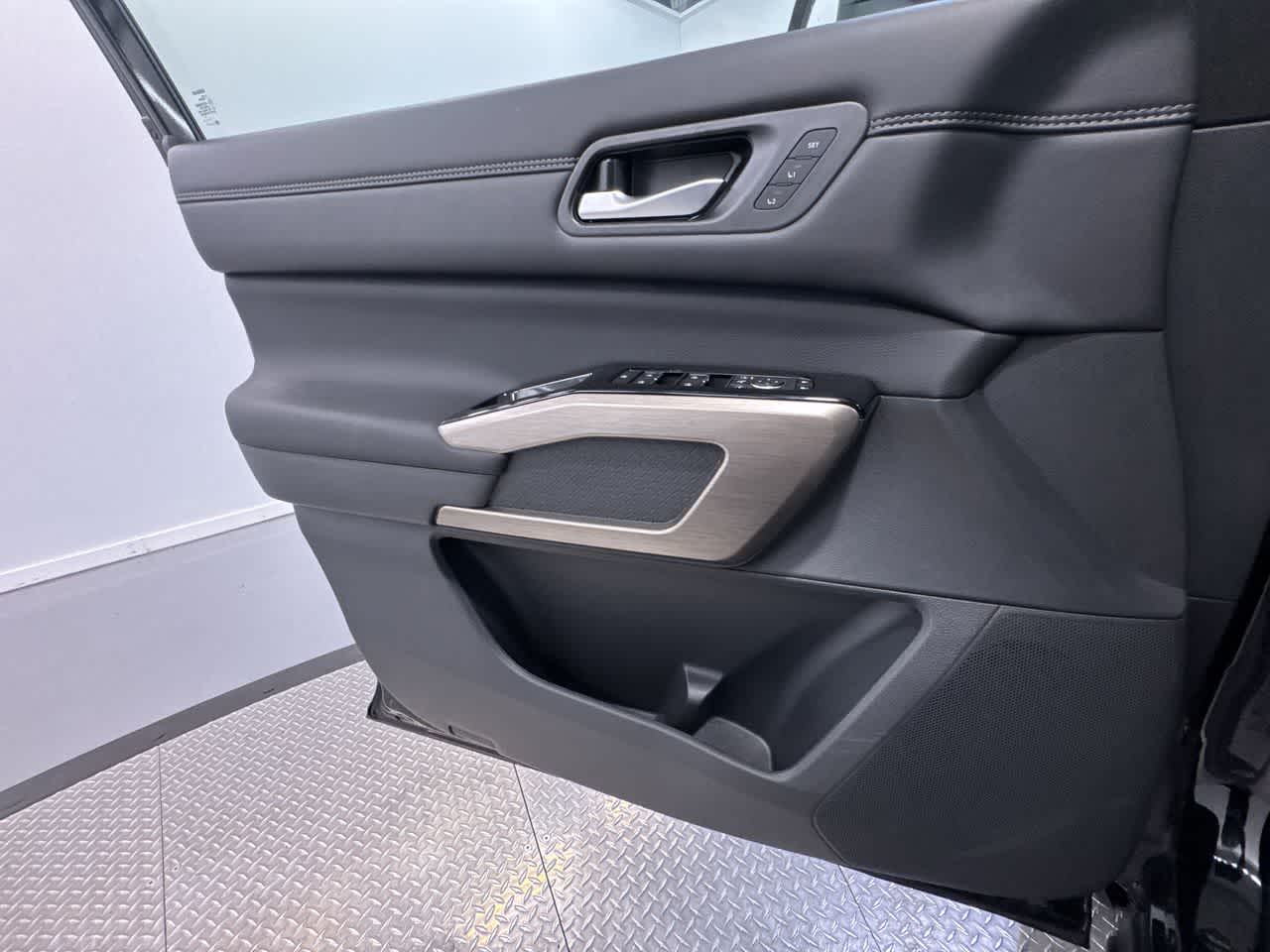 new 2025 Nissan Pathfinder car, priced at $46,199