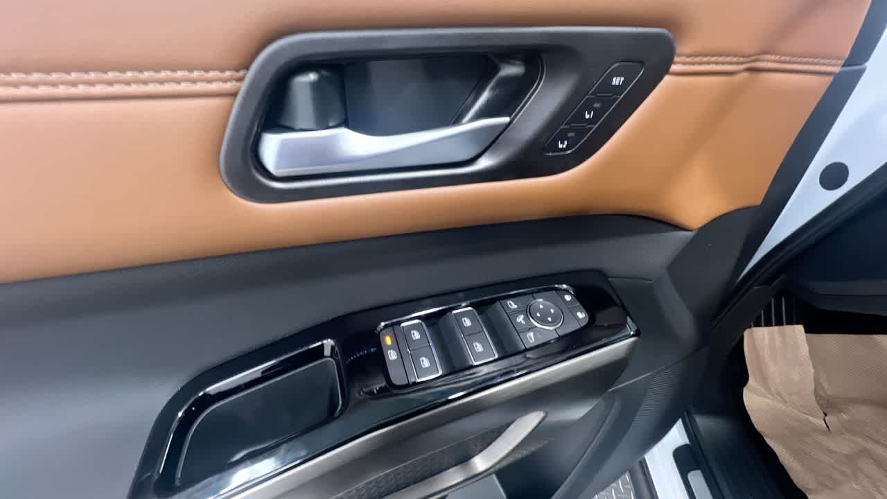 new 2025 Nissan Pathfinder car, priced at $50,078