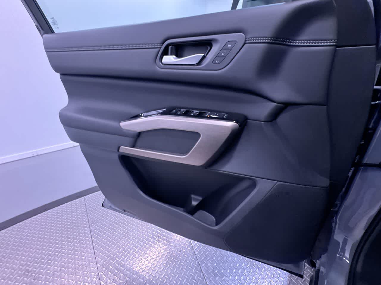 new 2025 Nissan Pathfinder car, priced at $45,812