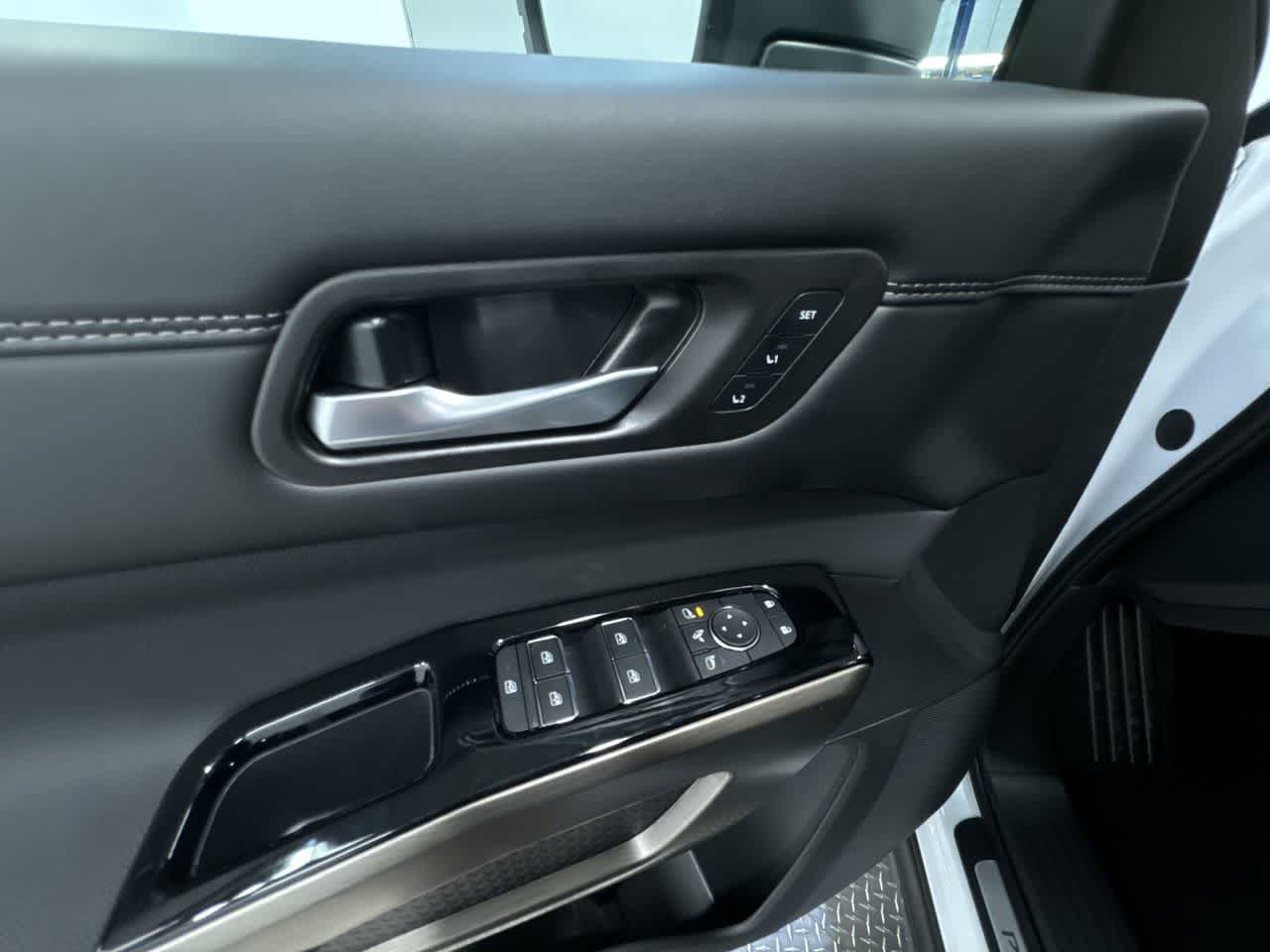 new 2025 Nissan Pathfinder car, priced at $51,052