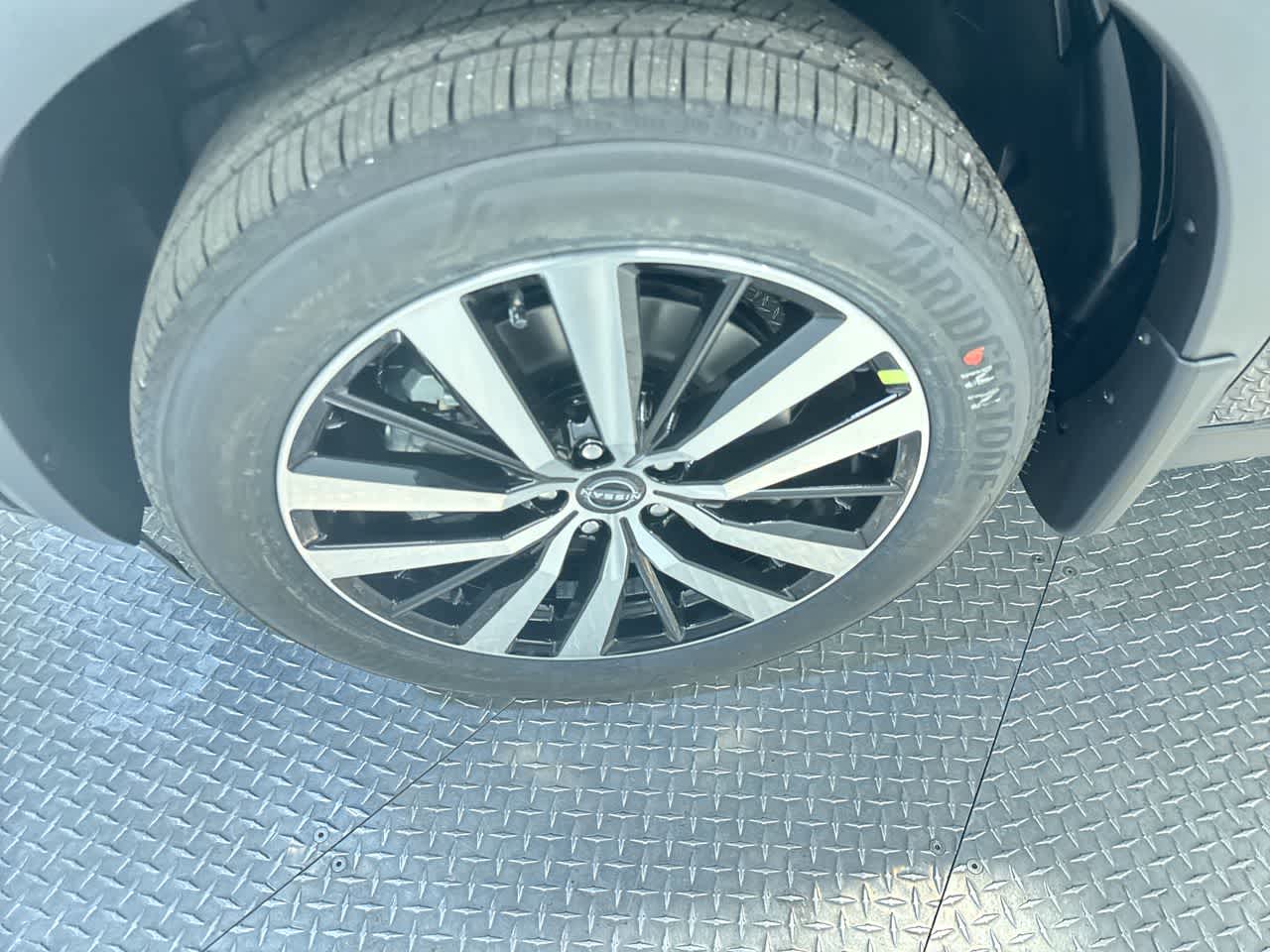 new 2025 Nissan Pathfinder car, priced at $45,382