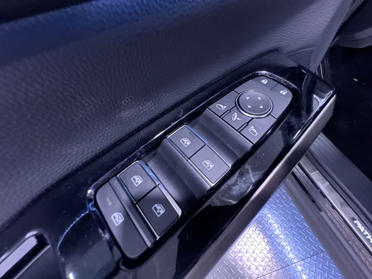 new 2025 Nissan Pathfinder car, priced at $45,382