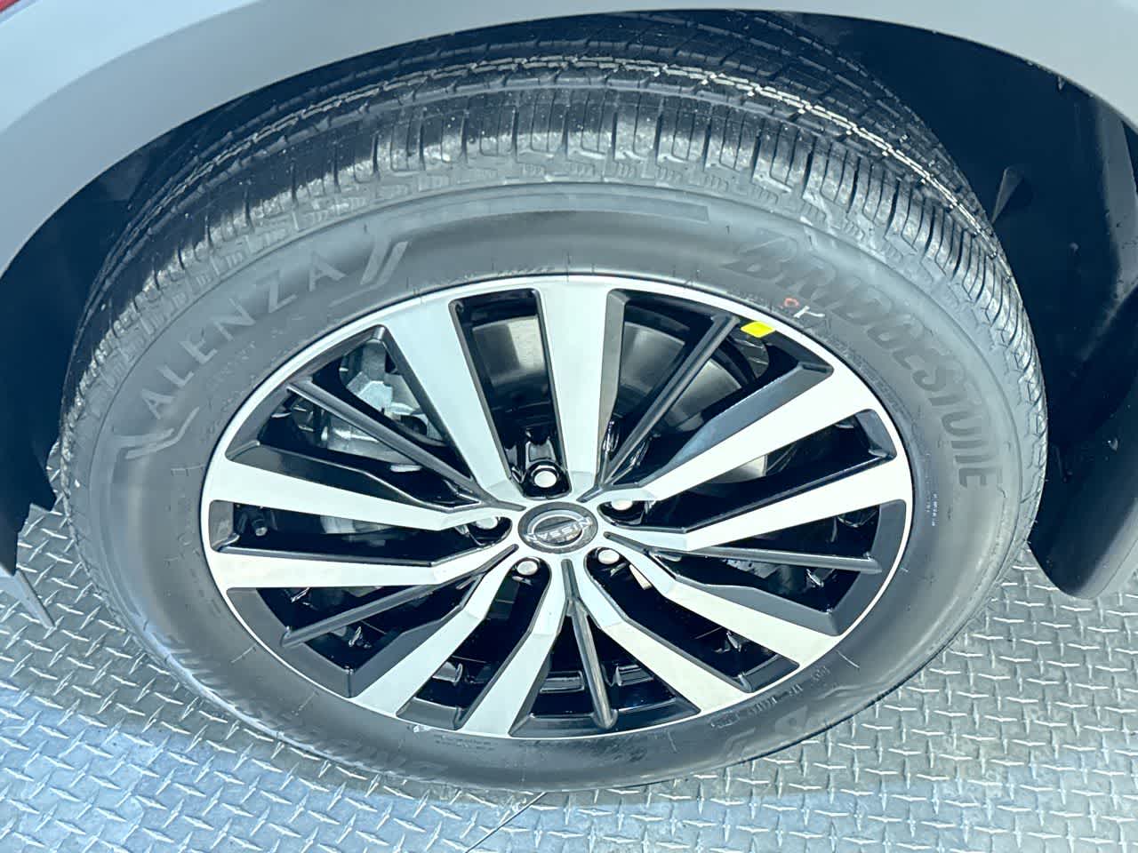 new 2025 Nissan Pathfinder car, priced at $45,198