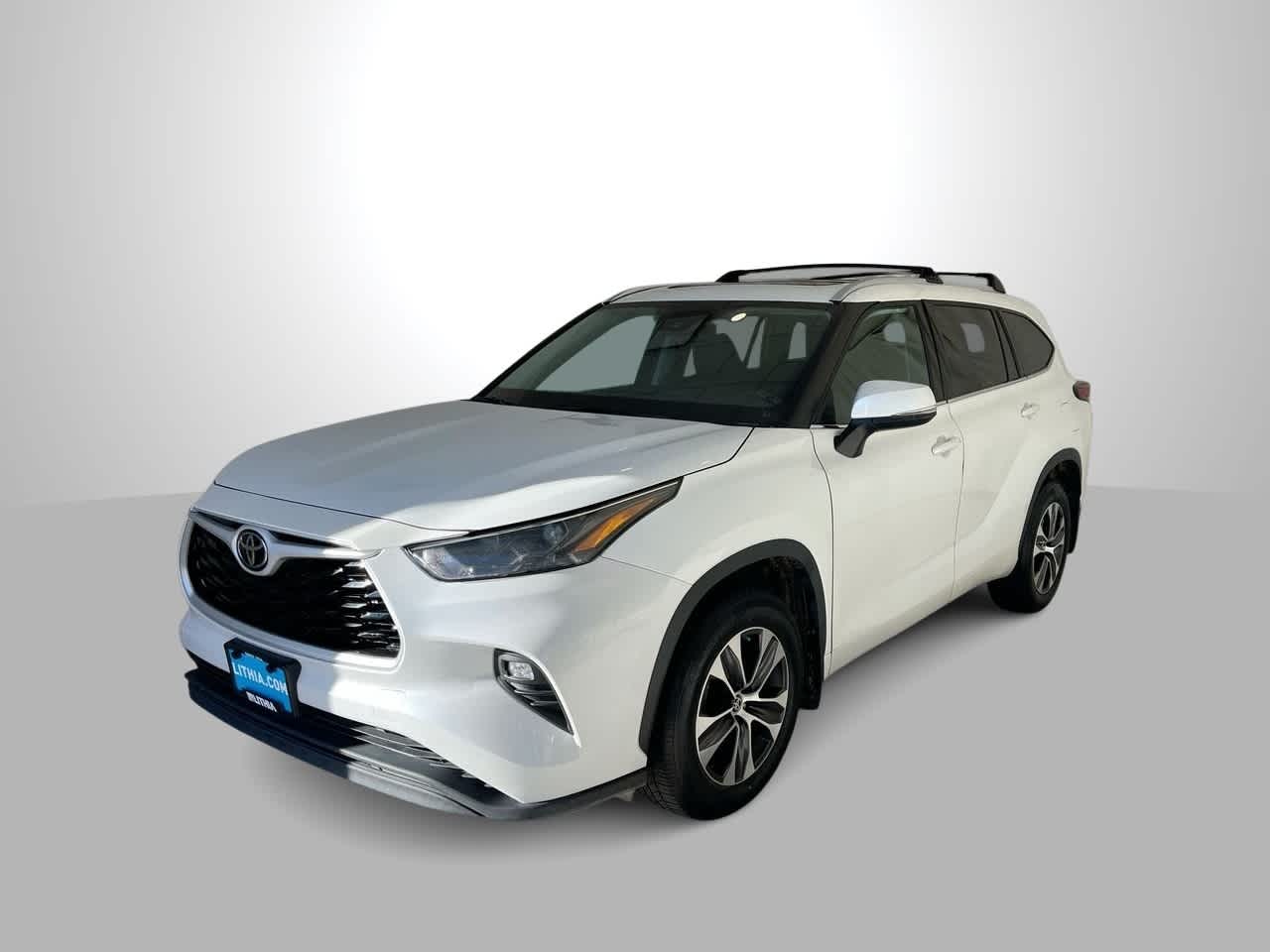 used 2022 Toyota Highlander car, priced at $35,287