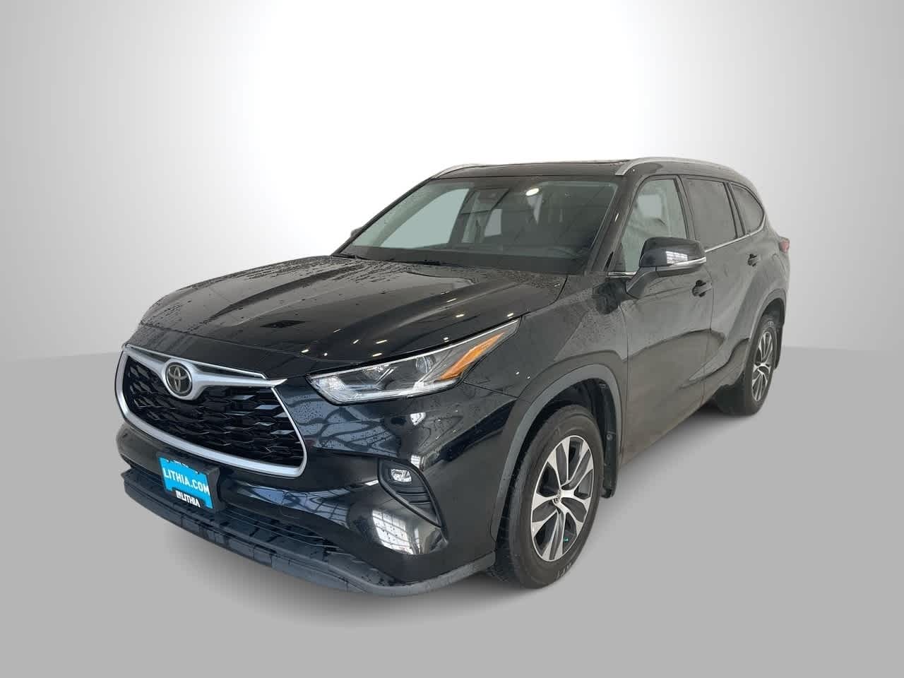 used 2021 Toyota Highlander car, priced at $31,341