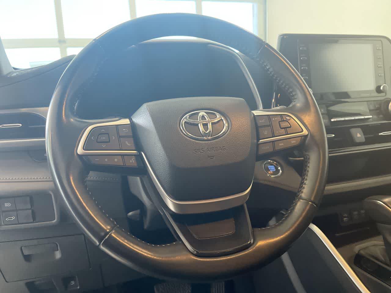 used 2022 Toyota Highlander car, priced at $36,044