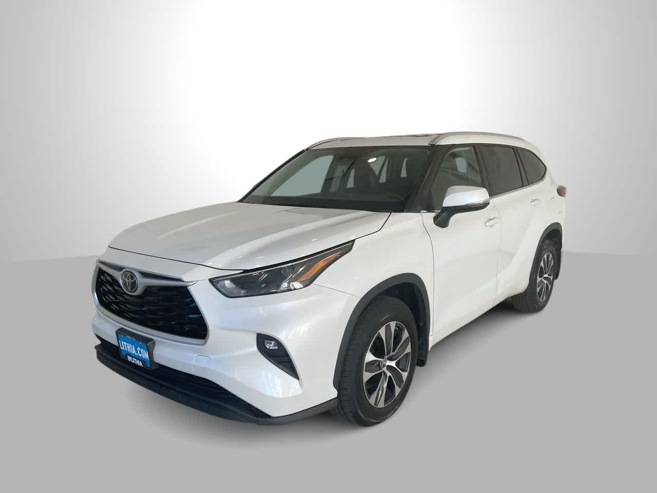 used 2022 Toyota Highlander car, priced at $35,383