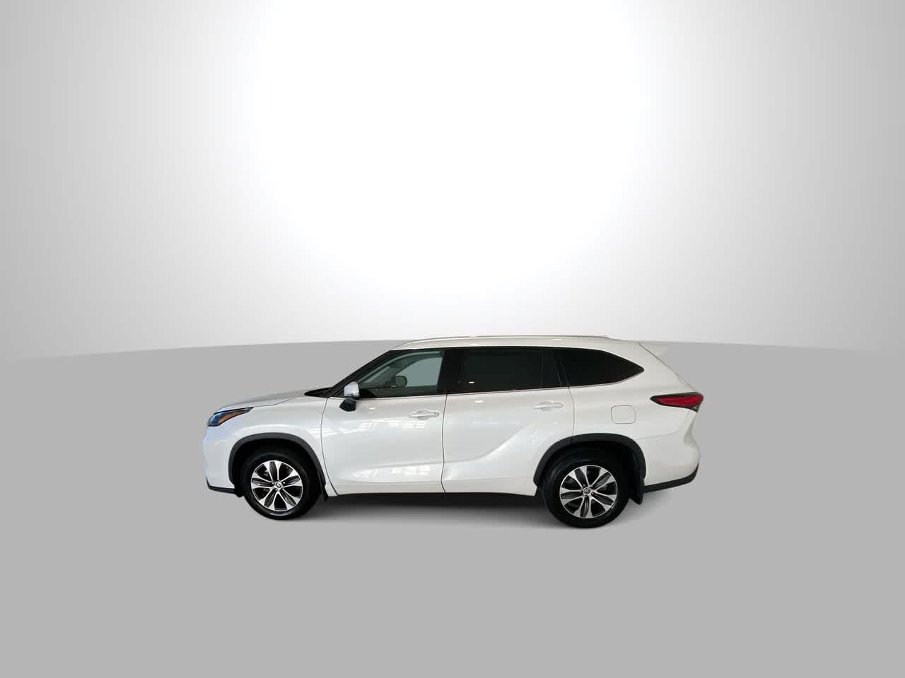 used 2022 Toyota Highlander car, priced at $35,383