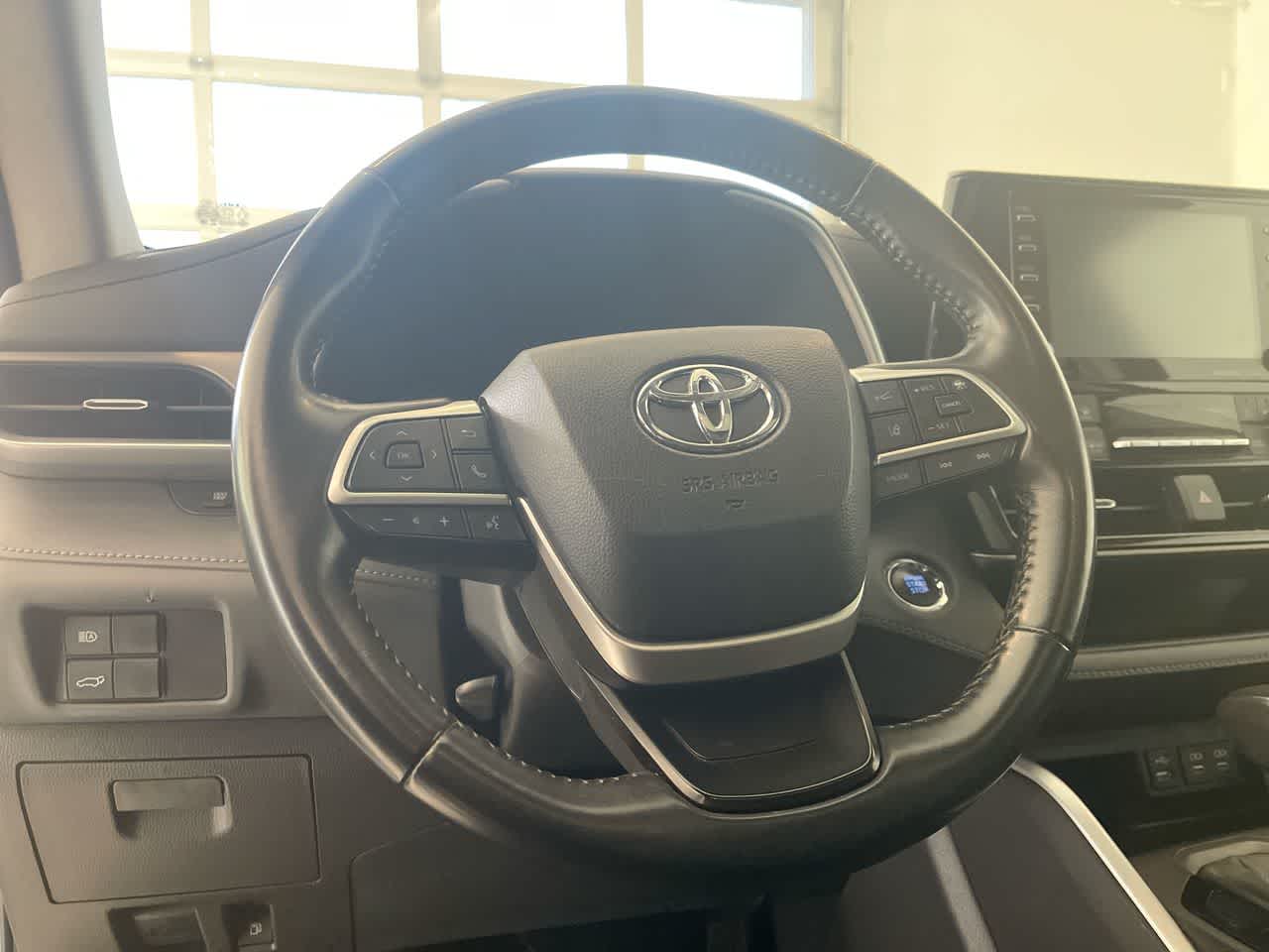 used 2022 Toyota Highlander car, priced at $35,383