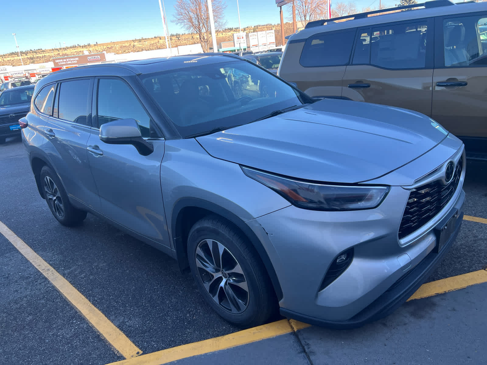 used 2022 Toyota Highlander car, priced at $35,479