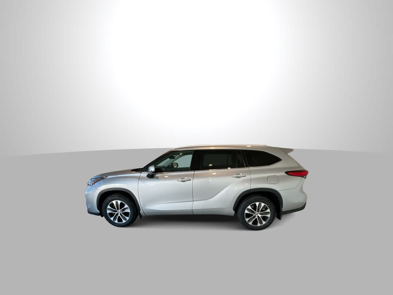 used 2022 Toyota Highlander car, priced at $34,477