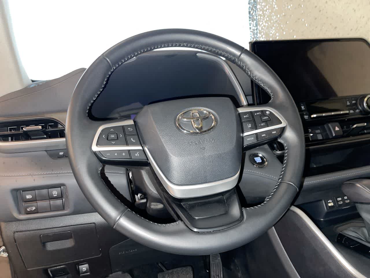 used 2023 Toyota Highlander car, priced at $37,659